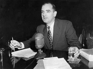 1950'lerdeki Kızıl Korku'ya Joseph McCarthy mi neden oldu?