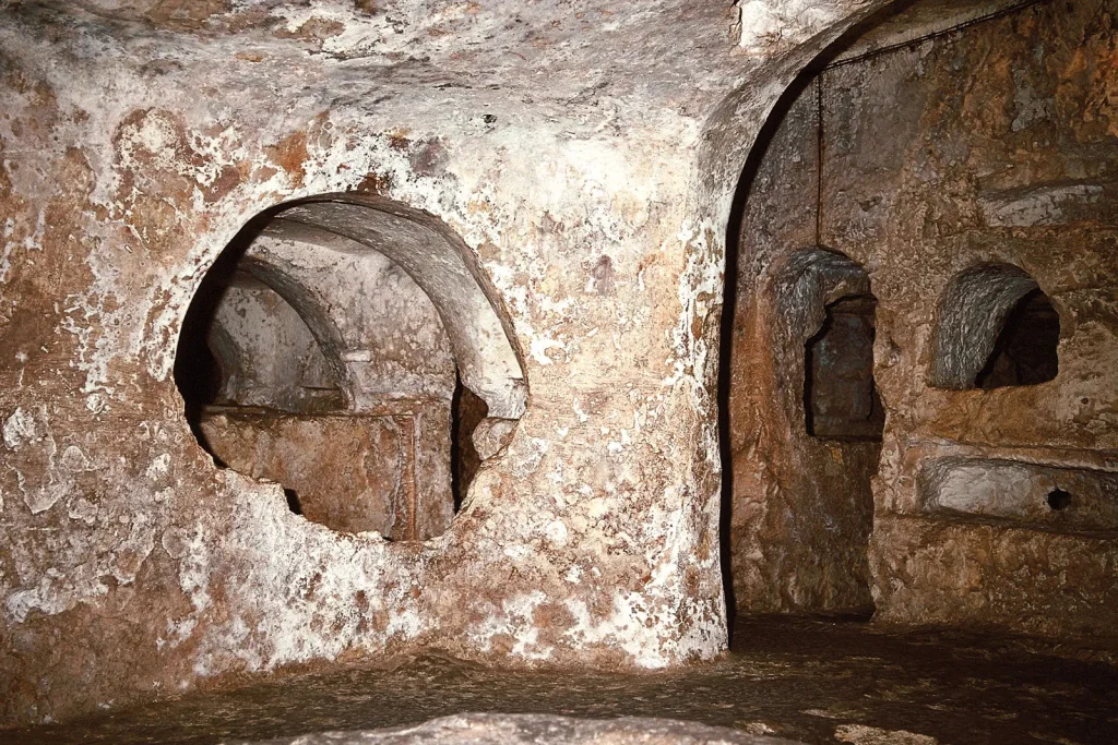 Yeraltı Mezarlığı-katakomb veya catacomb